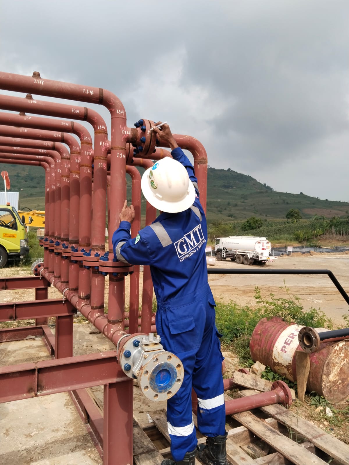 Inspeksi Manifold Header Onshore Migas